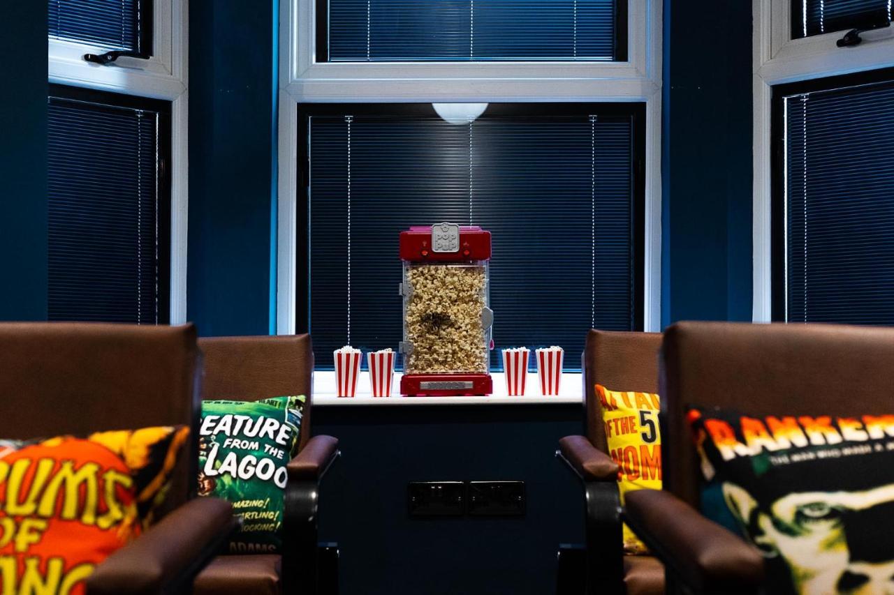 23 Trafalgar Square With Hot Tub And Cinema Скарбъро Екстериор снимка